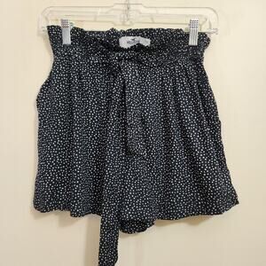 Hollister NWT ultra high rise light & flowy‎ polka dot shorts woman's size small